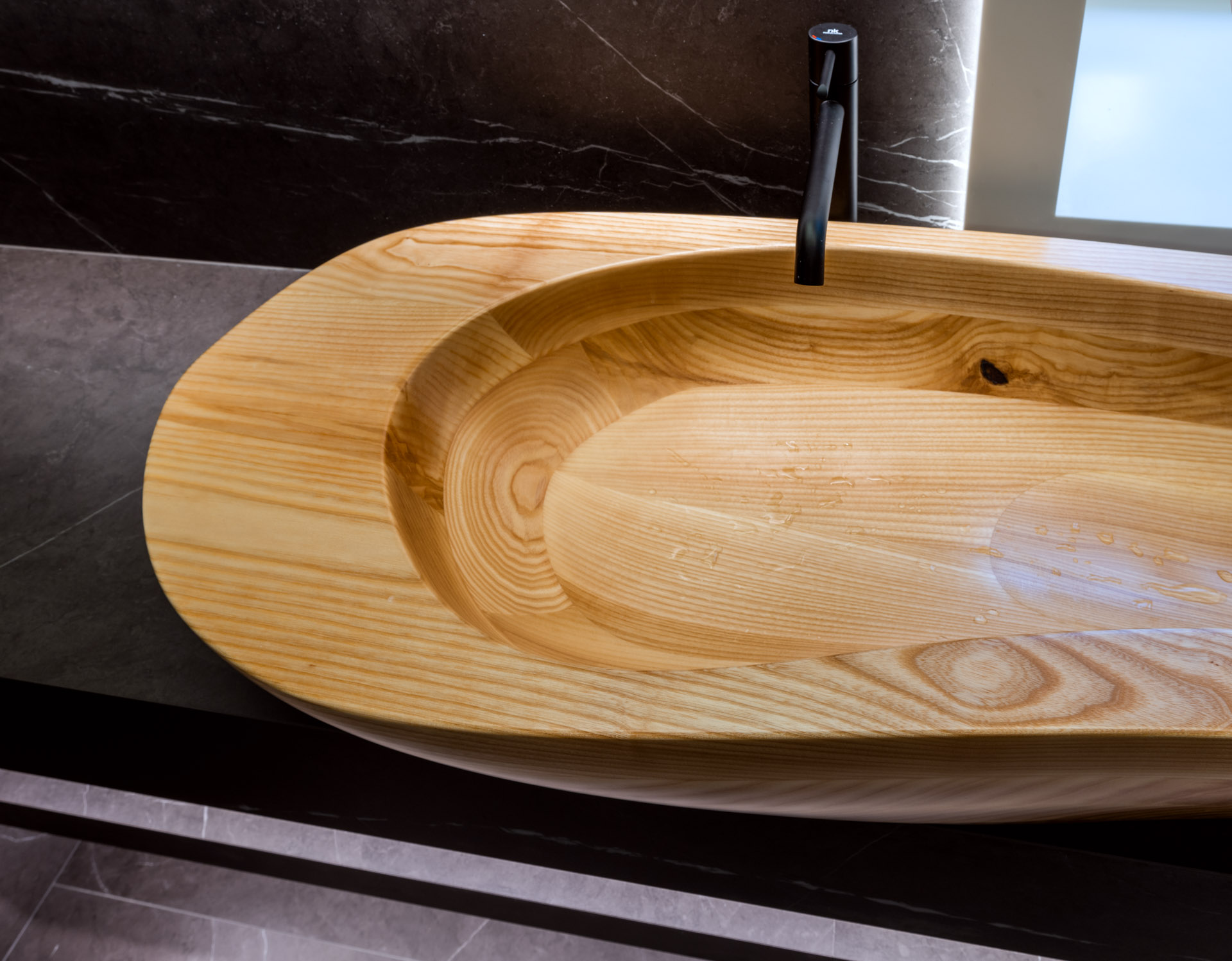 Image no. 6 of Custom bathtub and washbasin crafted in Ash wood - Defacto
